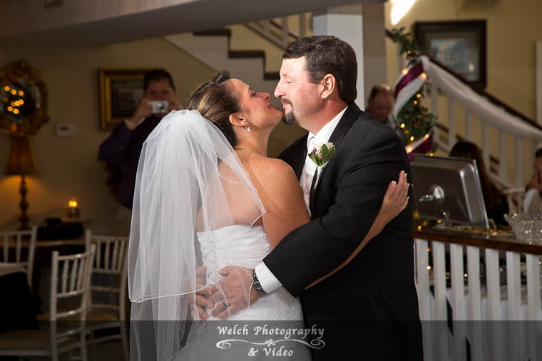 Bride and groom at Antebellum House